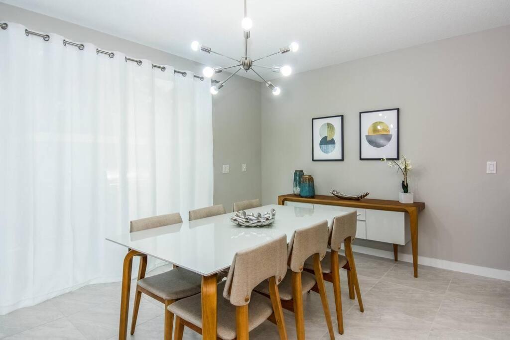 Beautiful Four Bedrooms Townhouse With Splash Pool At Le Reve Resort Kissimmee Kültér fotó